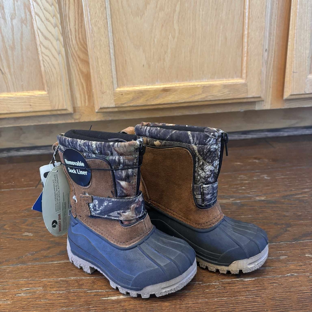 Ozark Trail Tan and Black Winter Boots